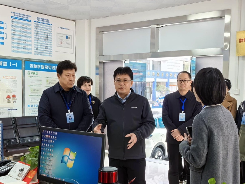 市人社局党组书记、局长韦普健赴桂林技师学院、桂林市人事考试中心开展工作调研