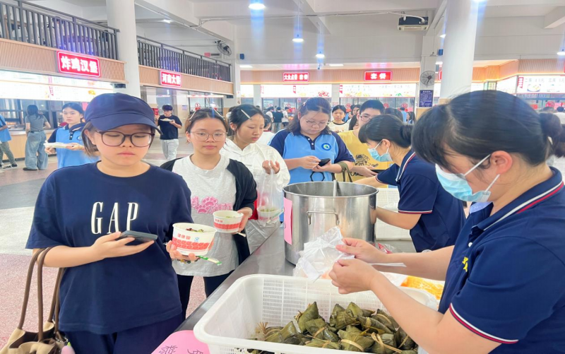 学院开展端午暖心福利活动